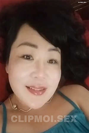 Mẹ Của Thằng Bạn Thân Cạnh Nhà Sexdiary